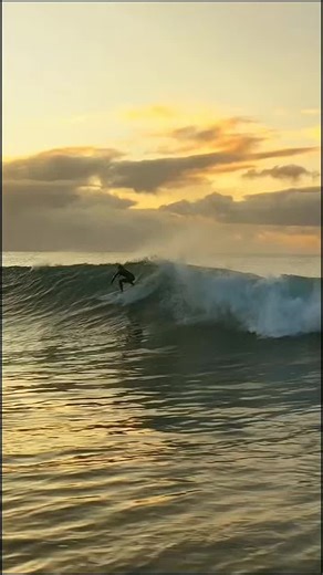 Rollin rollin #surfing #surf #surfpov #beachvibes #oceanaesthetic #sunsetvibes #tijneyewear #tijnoutdoor