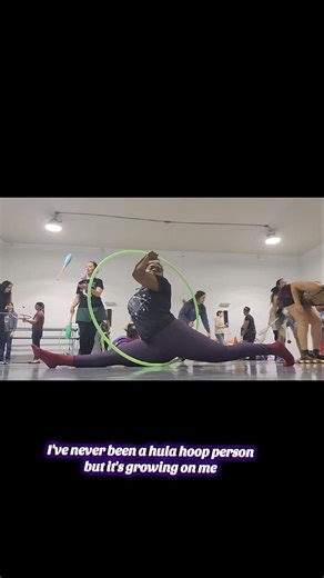 Experimenting with hoop. Do you dance with props #flexibility #hulahoop #flowtoys #frontsplits