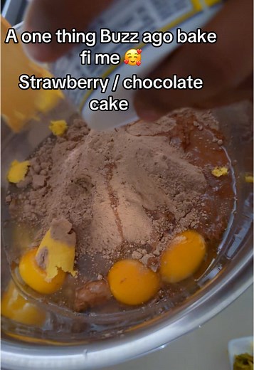 How to Bake a Strawberry and Chocolate Cake