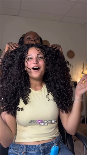 Regina Roth | Curl Stylist on Instagram: "Did yall see that change in texture 👀 have you heard of Dippity Do products before? These products are different than the blue/pink ones and are stronger for both moisture and hold! If you have any questions please let me know in the comments below! #girlswithcurls #ddgirlswithcurls #curlygirl #curlyhairproductsuk"