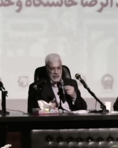 يعتبر القائد أبو مهدي المهندس شخصية محورية في التاريخ العراقي المعاصر، ويُنظر إليه كرمز للتضحية والقيادة الميدانية. إليك بعض العبارات والكلمات التي قيلت في وصفه وتخليد ذكراه: عبارات في وصف القيادة والتضحية مهندس الانتصارات: لُقب بهذا الاسم لدوره الكبير في التخطيط العسكري وإدارة المعارك ضد الإرهاب، حيث كان يتواجد دائماً في الخطوط الأمامية مع المقاتلين. الشايب الوقور: هكذا كان يحب المقاتلون مناداته، تعبيراً عن الأبوة والوقار والخبرة التي كان يمتلكها في الميدان. عاشق الشهادة: قضى حياته بين السواتر 