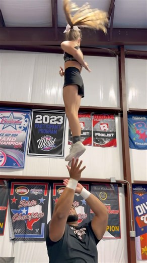 Slow mo videos🤌🏼🤌🏼 #cheer #stunt #sports #cheerleading #dayinmylife #vlog #flyer #stunting