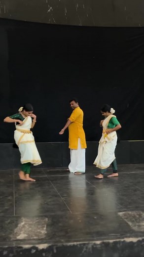 2M views · 9.9K reactions | Mohiniyattam version ❤️ so glad to perform with my guru Rlv Ramakrishnan Ramakrishnan #mohiniyattam #mallumusically #maledancer #dancers #dancereels #dancelife #mohiniyattamdancer #maladum #keralagodsowncountry #keraladiaries | Malavika M Nair | Facebook