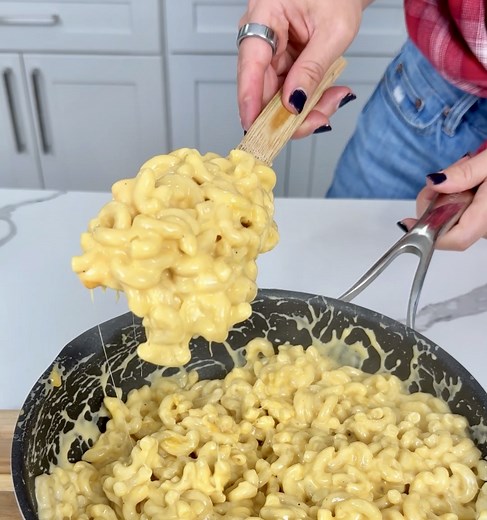 522K views · 6.5K reactions | easy cheesy 1 pot mac & cheese  no drain 1 pot mac & cheese #easyrecipe #Thanksgiving #comfortfood | Kristin's Friends | Facebook