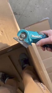 We’ve had this Makita multi-cutter for around 4 years now and still running the same blade•It self cleans and sharpens the blade as it turns.It’s a good way to get the kids to cut up the recycling and put it in the bin 🤣@makitatools@makita.ca ...#construction #tools #build #makita #makitatools #cardboard #recycle #cooltools | Kruger Construction