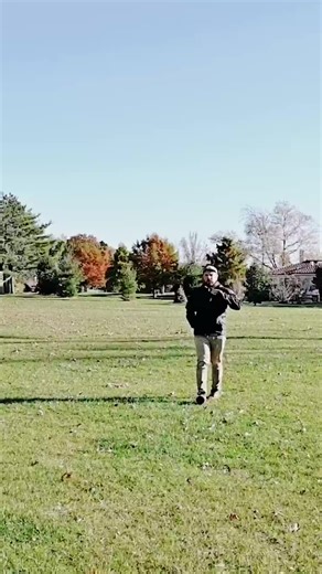 What Off Leash Training Actually Means A lot of “off leash dog training” content shows dogs performing obedience commands with no leash attached. Technically that counts, but that’s not the real goal. True off leash obedience means a dog can go explore, sniff, and be a dog… while still being 100% reliable when it matters. The real test happens when the dog is fully distracted and choosing freedom. That’s when reliable recall training and off leash control matter most. The goal isn’t constant com