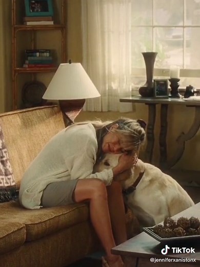 This scene hurts me so much #jenniferaniston #jenaniston #marleyandme #friends #rachelgreen