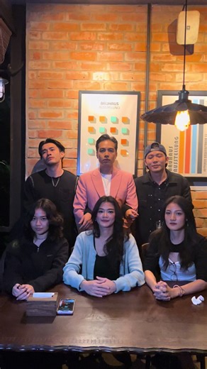 Miao Miao Moments: Fun with Friends and Pets