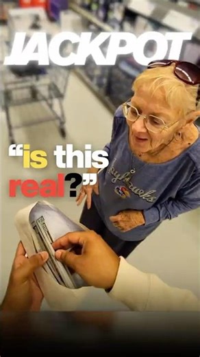 She Opened the Envelope… and Froze 😳💵 #MoneyPrank #FunnyVideo #viralmoments #awezchaitrend