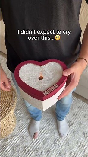 Never forget 🥰🎁...Is a personalized crystal ball that plays your favorite video.