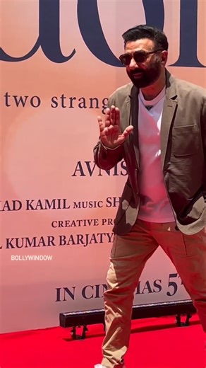 धर्मेंद्र जी के निधन होने पर उनके बड़े बेटे सनी देओल अपना कर्तव्य अच्छी तरह से निभा रहे हैं।#shorts