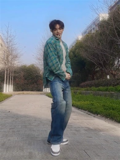 Fun Dance Moves with SHINee's Replay