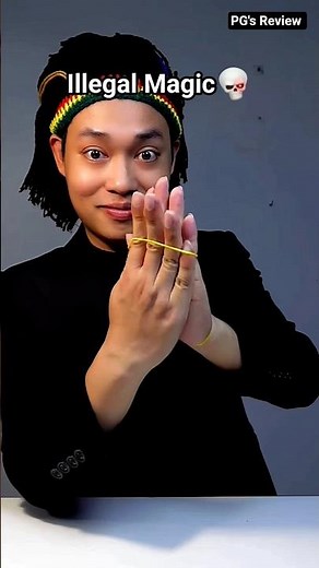 The rubber band is shifting one hand to the other 🤩🎩, simple easy magic tricks #magic #shorts