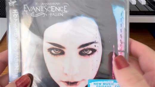 拆一张伊凡塞斯20周年纪念版CD专辑Fallen