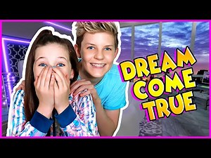 Making My Sisters DREAM COME TRUE in ROYALE HIGH!! PREZLEY Roblox.