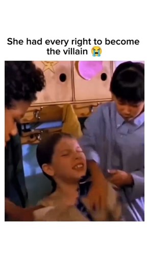 🎭 Cinema Bites (Funny • Romance • Drama) on Instagram: "🎬Movie Name: Harriet the Spy👇..... 📖​The movie follows Harriet M. Welsch, an 11-year-old girl who aspires to be a writer and "spy." She carries a notebook everywhere, writing down brutally honest and often mean observations about everyone she sees, including her best friends, Sport and Janie. ​The clip you uploaded highlights the turning point of the movie. Harriet's notebook is found by her nemesis, Marion Hawthorne, who reads Harriet'