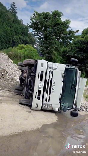 ダンプトラックの安全運転と事故対策