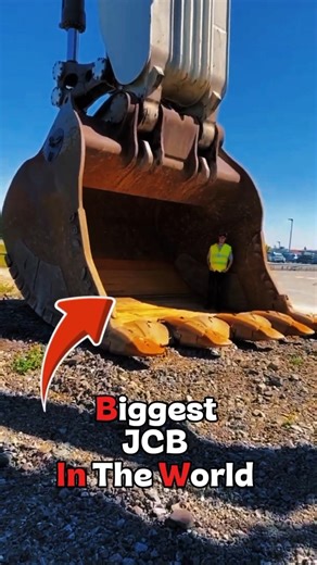 World’s Biggest JCB! 😳