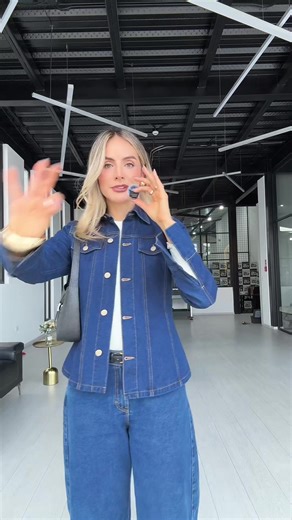 Look Eclectico con prendas de Distrito 5 en Ecuador