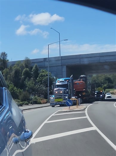 Those blue units just hit different 👌 #oversize #pilot #transport
