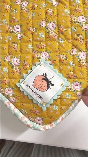 How to sew Woven Label | Quilted Weekend Bag