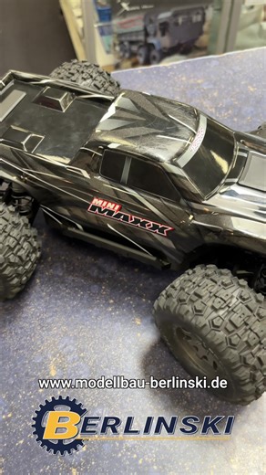 MiniMaxx in Action: RC Car Excitement!