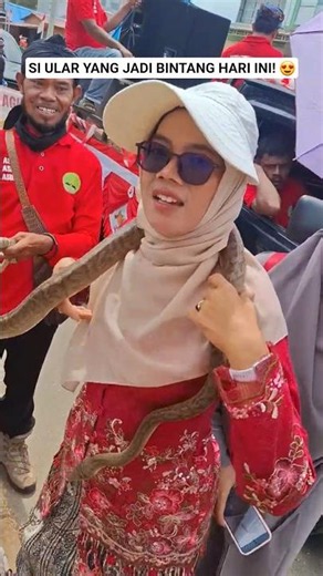 Si Ular Yang Jadi Bintang Hari Ini! | 2025 #merauke #papuaselatan #desi94 #pawaibudaya #karnaval