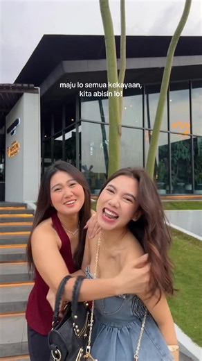 Shandra Bahari on Instagram: "Maju lo semua 🙏🏻"