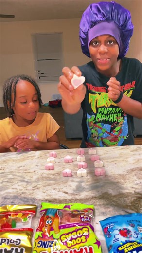 Let the girls play ! That was a quick game #candybag #prize #girlsworld #girls #games