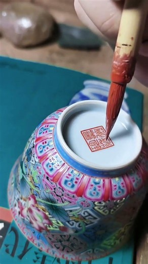 Jingdezhen's Master Craftsmen: Unveiling the Magic of Hand-Painted Porcelain