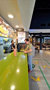 507K views · 4.3K reactions | ¡Oe, lámpara la nueva promo!  Tu Sabor filete de pollo ahora a solo $2,99 en locales de Guayaquil. Confirmado por el mismísimo Andrés Crespo.  *Aplica únicamente en locales de Guayaquil. No aplica a domicilio. Aplican restricciones. #MenestrasDelNegro #Guayaquil #AndrésCrespo | Menestras del Negro | Facebook