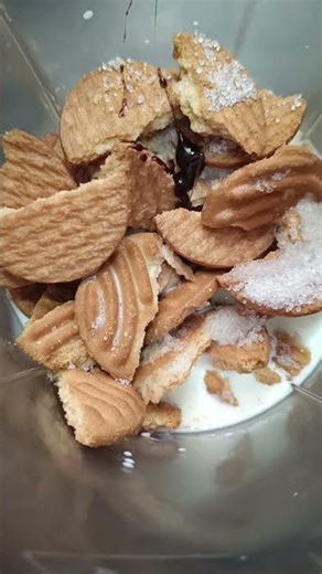 Tasty 🤤 Summer drink Mom's Magic biscuit milk shake 😋#Milkshake#Cool