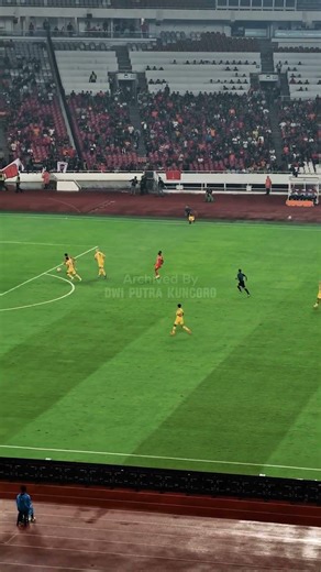 Eksel Runtukahu pinter cari ruang terbuka #vivox300pro #persijaday