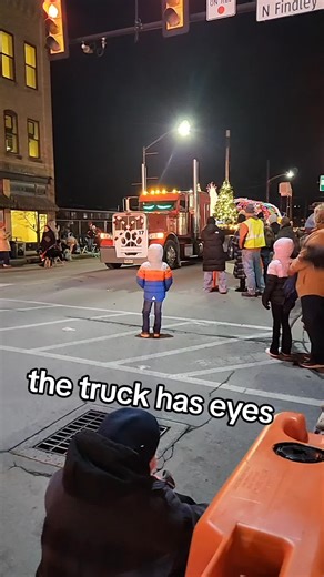 n the lil Debbie guy #lmao @LIL DEBBIES #lildebbies #parade #snowbabies #toocold