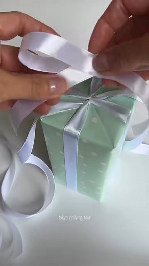 22K views · 66 reactions | How to Tie a Beautiful Double Bow in Seconds  #doublebow #bowtying #giftwrappingideas #DIYBow #wrappinghacks | Joueclubterville | Facebook