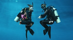 Take the PADI Peak Performance Buoyancy Course