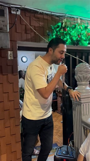 Así se vive la Navidad en mi Medallo. Estas son las tradiciones que les debemos cultivar a nuestros niños. Abracen a la familia, los amigos, reúnanse en el pesebre y mantengamos vivas nuestras raíces. 🥳🎄 | Sebastián López V.