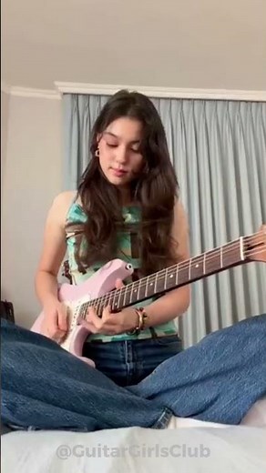 How to Play "Bags" by Clairo on Electric Guitar | Easy Tutorial & Tabs