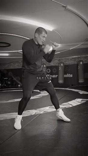 Meet Alex, our boxing coach. 50+ boxing tutorials waiting for you on Dopamineo.com