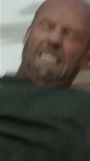 【渾身の左足】超巨大ザメＭＥＧ＜メグ＞の猛攻に万事休す？！映画『ＭＥＧ ザ・モンスターズ２』“MEG”Aヒット上映中