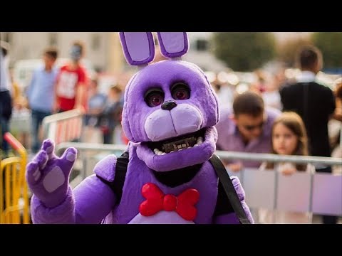 Bonnie plays "the Bonnie song"