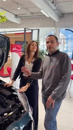 Comment démarrer un véhicule Toyota hybride lorsque la batterie est déchargée.