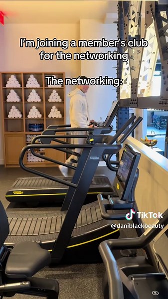 A little bit of networking and a whole lot of fun #membersclub #elitespaces #casacipriani #blackgirlluxury