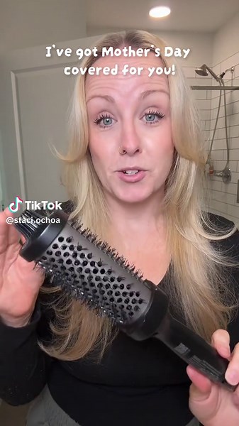 This is a perfect Mother’s Day gift! #mothersday #motherdaygift #wavytalkthermalbrush #wavytalk