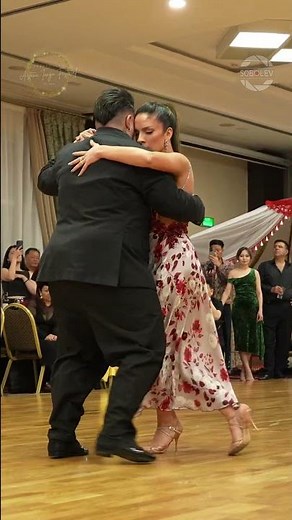 Clarisa Aragon and Sebastian Bolivar - Close embrace, strong pulse