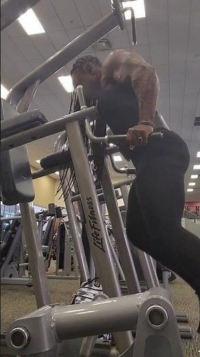 IFBB PRO SELYKA GIVAN | WOMEN'S BODYBUILDING | The Work Is Neverending #wbb #fbb #dips #arms