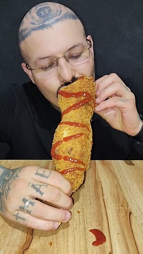 ASMR Comendo Hot Dog Coreano #asmr #food #hotdogcoreano #mateusasmr | Mateus Asmr