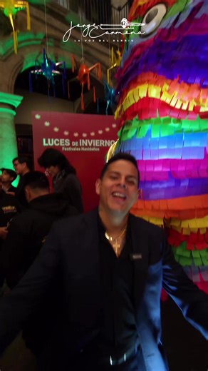 Festival de luces en el Zócalo de la Ciudad de México