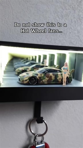 Transform your key storage into art with the Creative Garage Key Holder! Illuminate and organize your keys, a perfect gift for auto enthusiasts. #OrganizeWithStyle #CreativeStorage