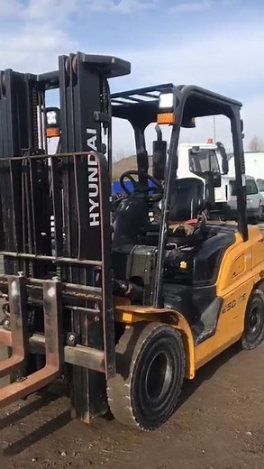 Carretilla Hyundai 25D 9E 2 500 kg Triplex 4,7 m